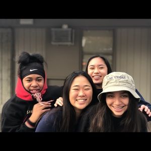 Meet your Posher, Leslie